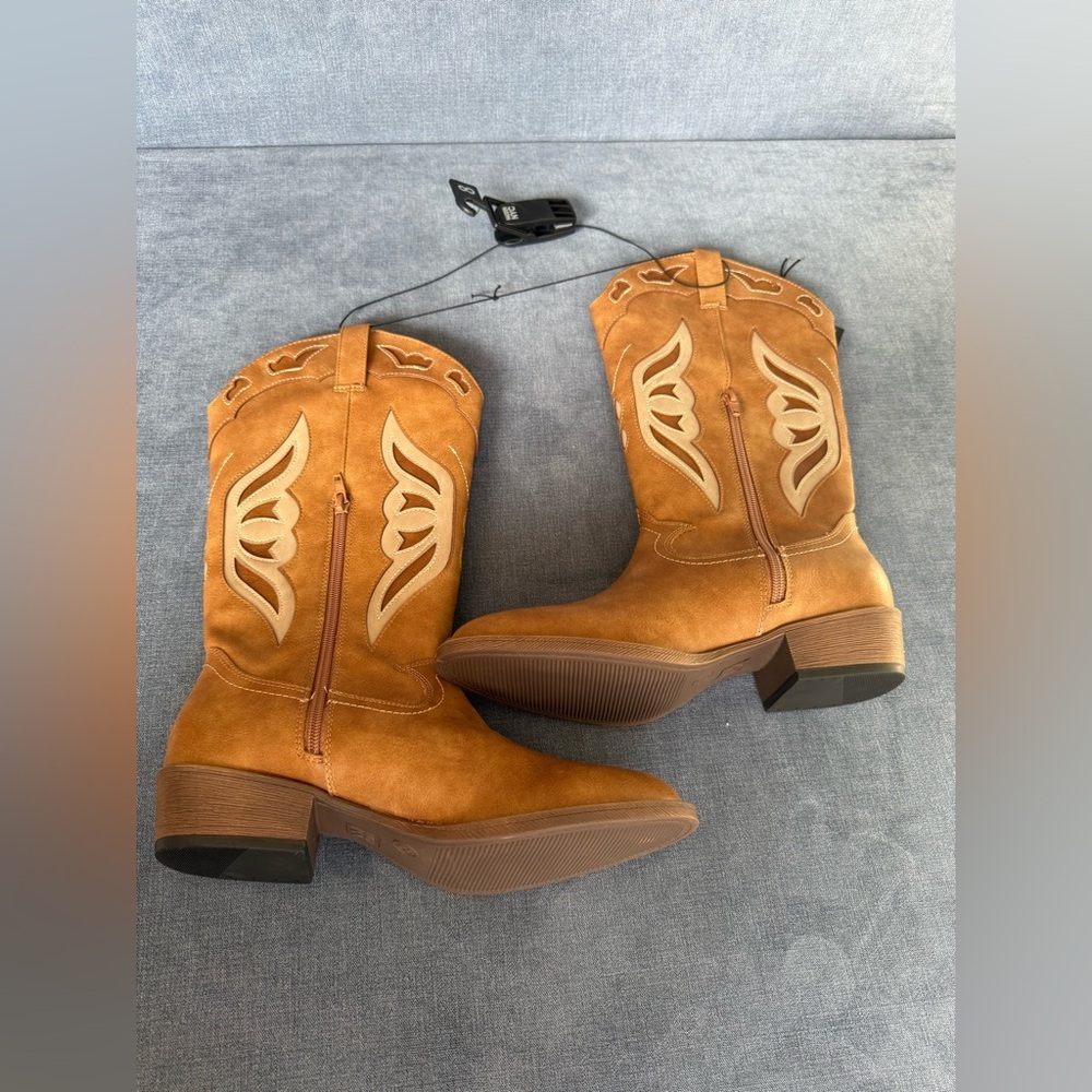 Madden NYC Women’s Faux Leather Tan Round Toe Butterfly Western Boots SZ 8 New - Picture 6 of 8